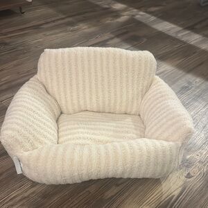 Cozy Cream Pet Bed